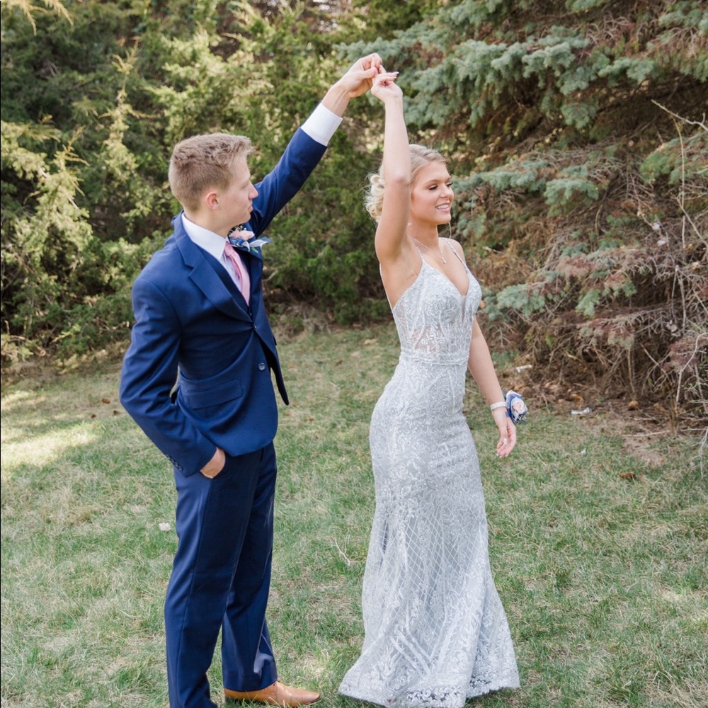 Ellie Wilde Prom dress - Picture 3 of 3